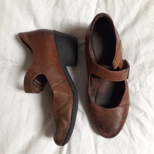 Dansko 2" velcro heals.